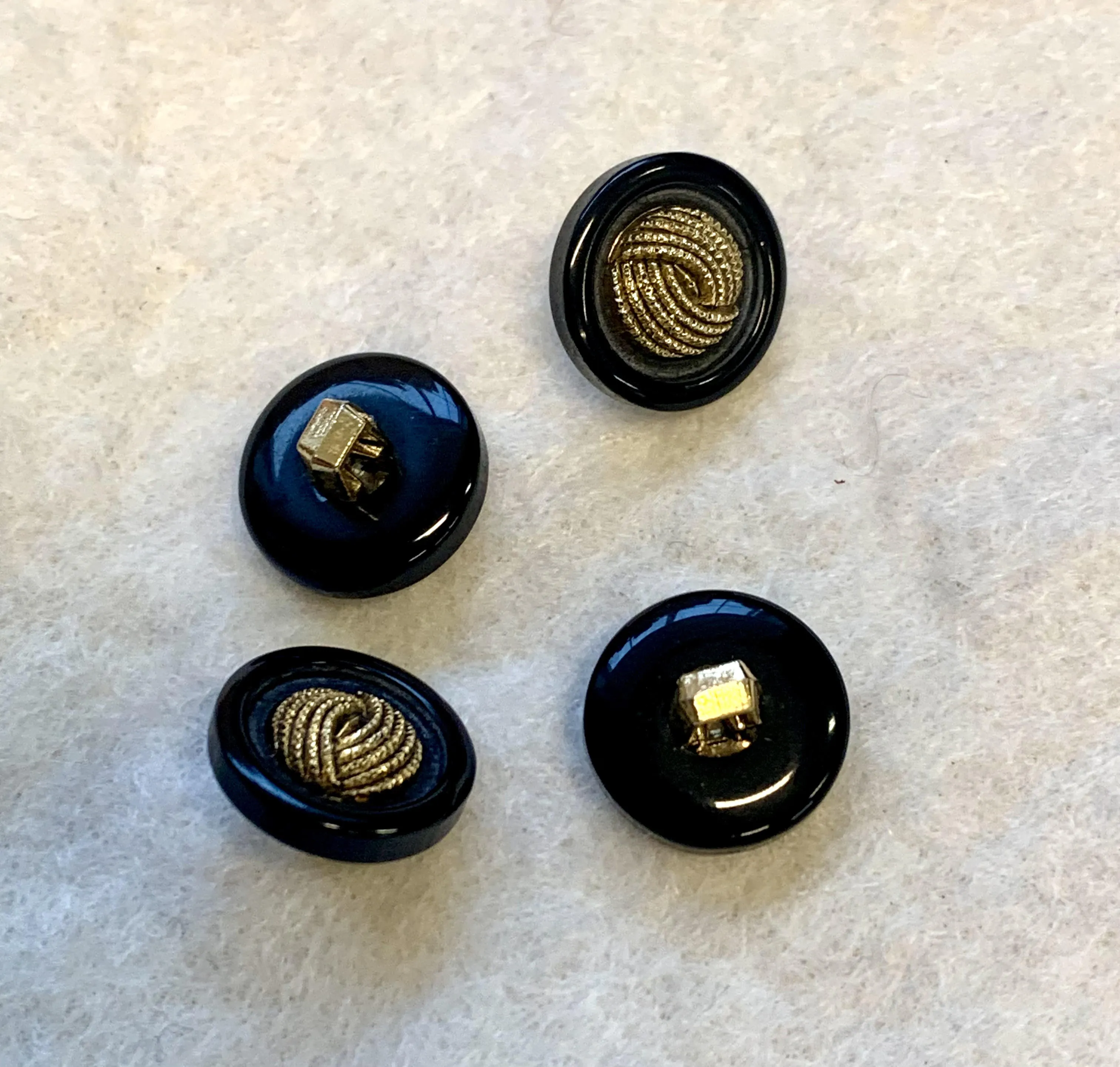 Vintage Brass Coloured  "Knot" Shank Plastic Buttons  4 x 14mm